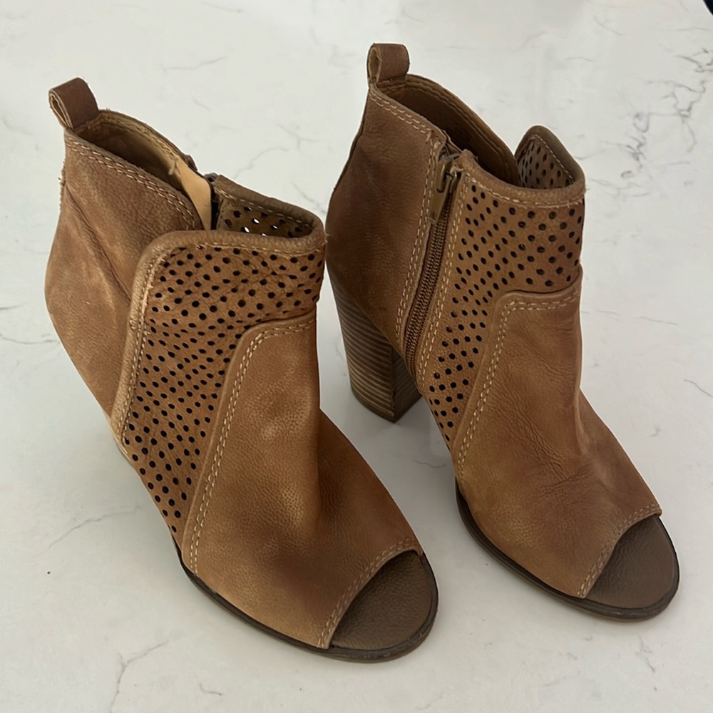 Lucky leather open toe bootie - size 6